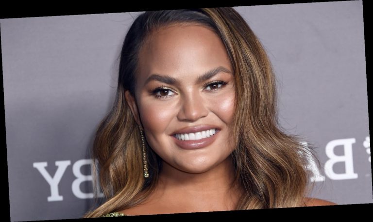 How Chrissy Teigen Damaged Her Teeth At The Inauguration ...