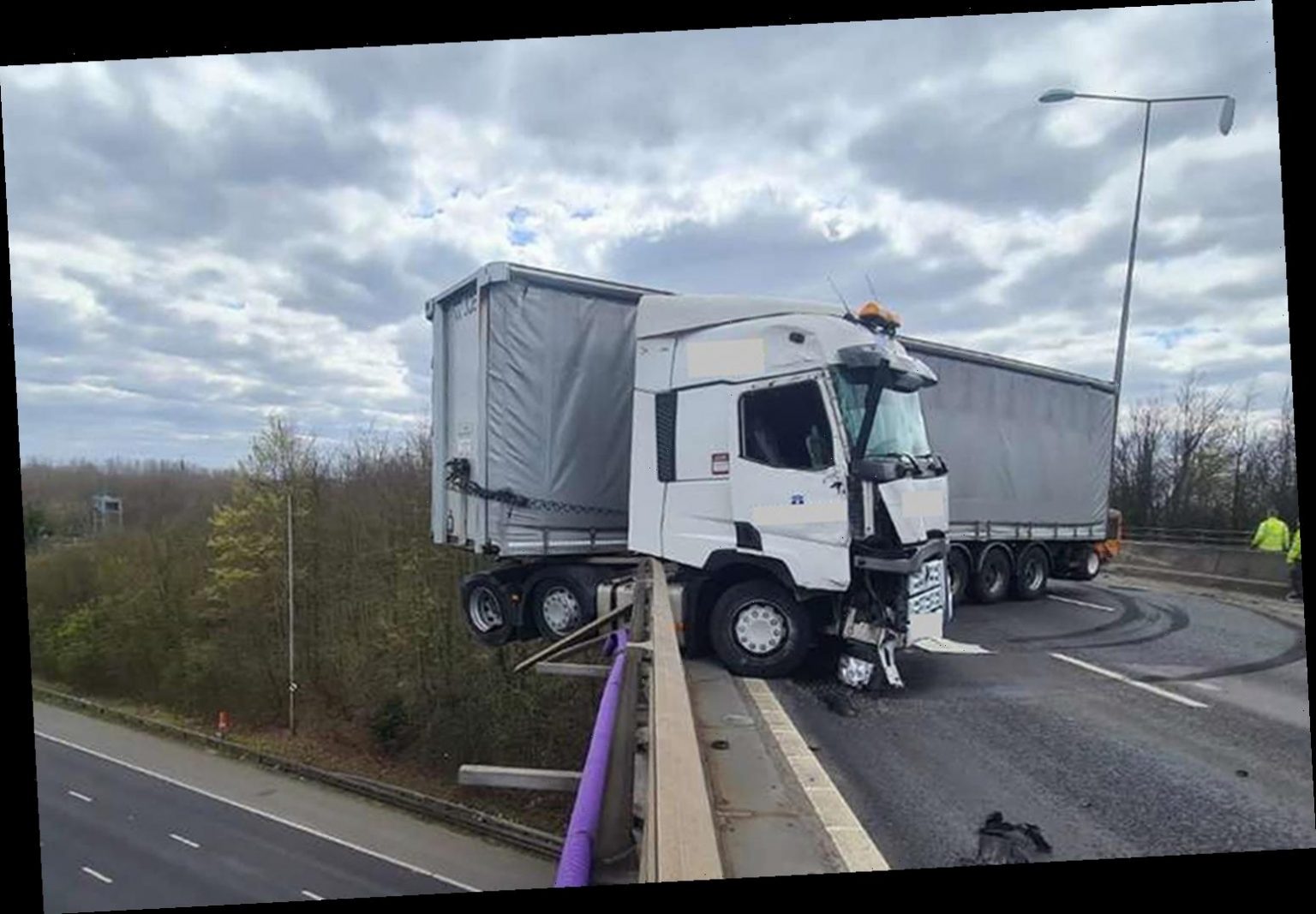 M25 And A2 Travel Chaos As Lorry Hangs Off 80ft Bridge After Smashing ...